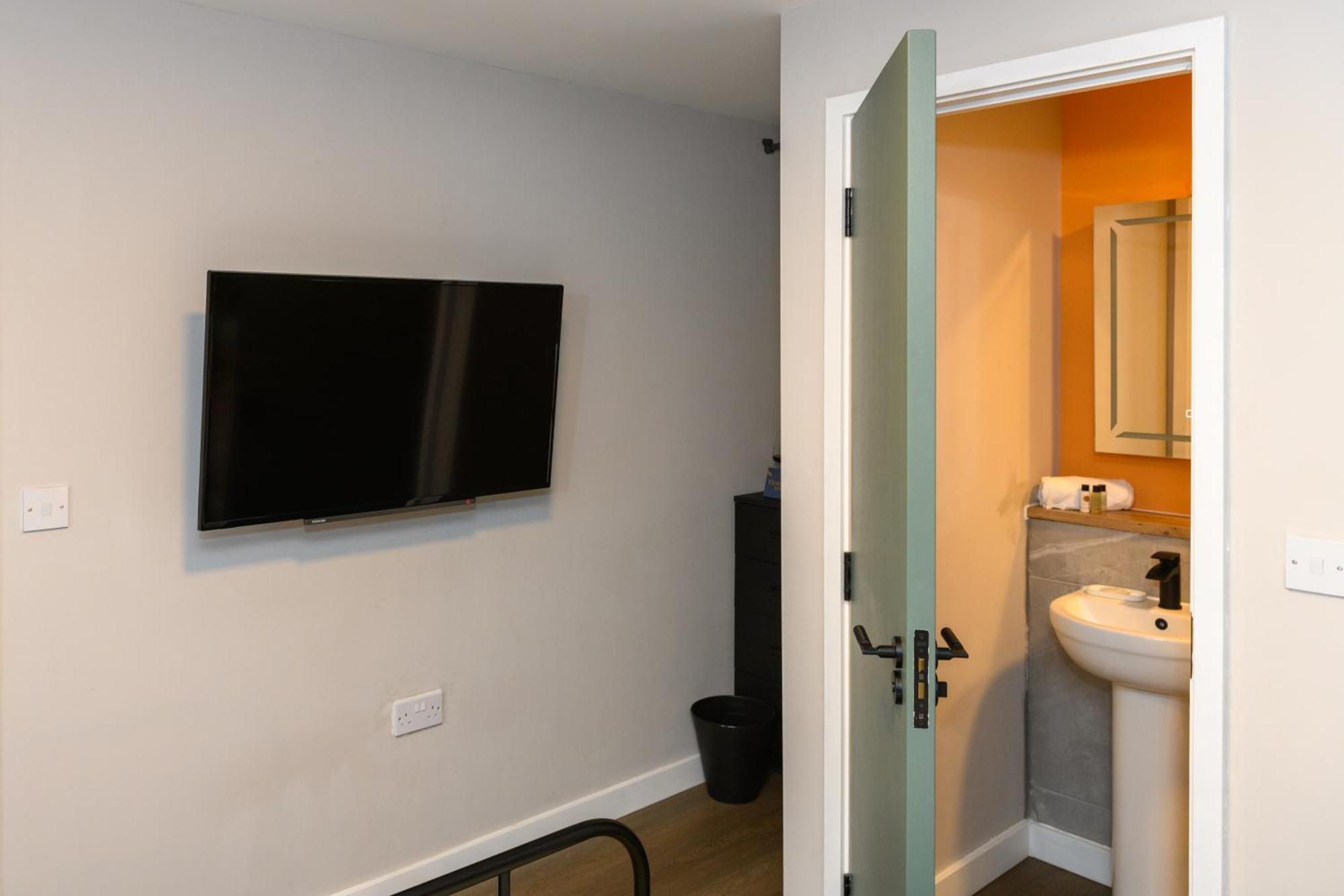 Gad Suite By Koya Homes - 2 Ensuite Bedroom Apartment, Cardiff City Centre, Free Parking ภายนอก รูปภาพ